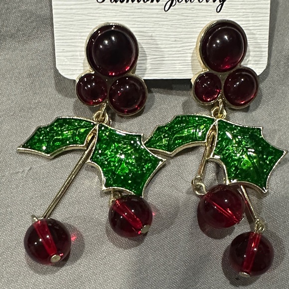 Jewelry - Elegant Red and Green Earrings